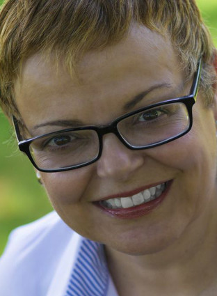 Carleen-white%20shirt-smile